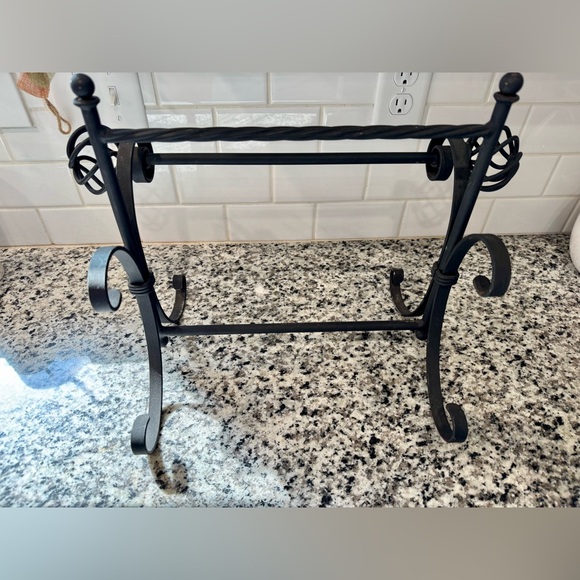 Vintage Farmhouse Wrought Iron Paper‎ Towel & Kitchen Towel Holder - Picture 7 of 8